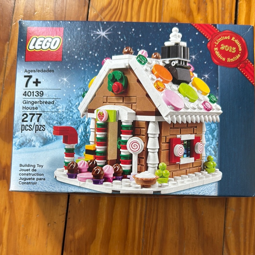 LEGO Gingerbread House Set